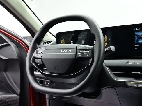 Used 2025 Kia K4 LXS image 4