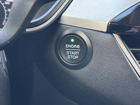 Used 2020 Ford Escape SE image 24