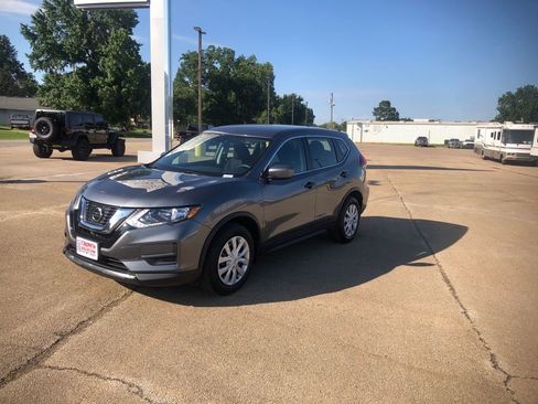 Used 2020 Nissan Rogue S image 1