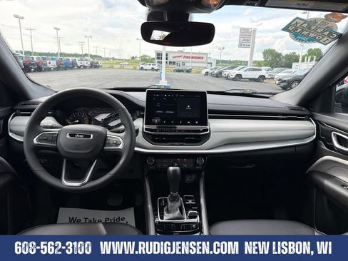 Used 2025 Jeep Compass Limited AWD/4WD image 12