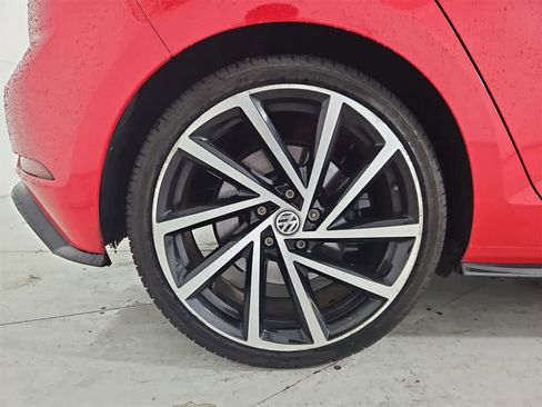 Used 2018 Volkswagen Golf R 4-Door image 13