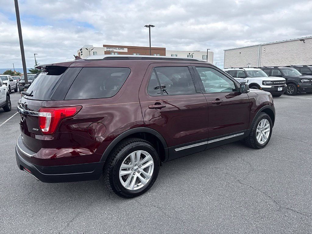 Used 2018 Ford Explorer XLT w/ Equipment Group 202A AWD/4WD image 4