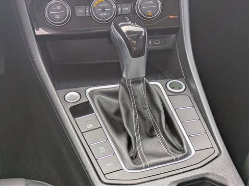 Used 2024 Volkswagen Jetta SE image 12