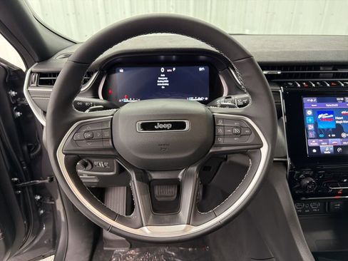 New 2025 Jeep Grand Cherokee L Altitude image 20