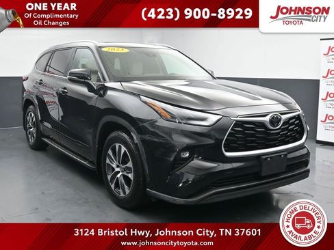Used 2023 Toyota Highlander XLE AWD/4WD image 1