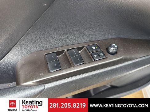 Used 2023 Toyota Camry SE FWD image 11