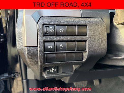 Used 2024 Toyota Tacoma TRD Off-Road AWD/4WD image 18