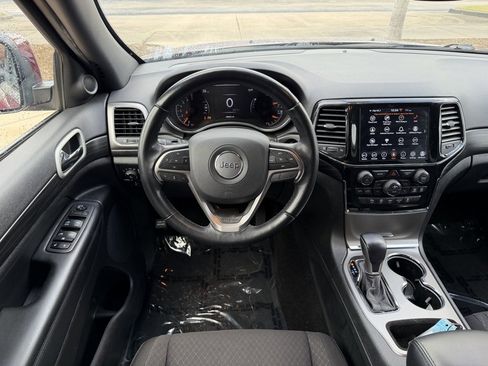 Used 2022 Jeep Grand Cherokee Laredo E image 2