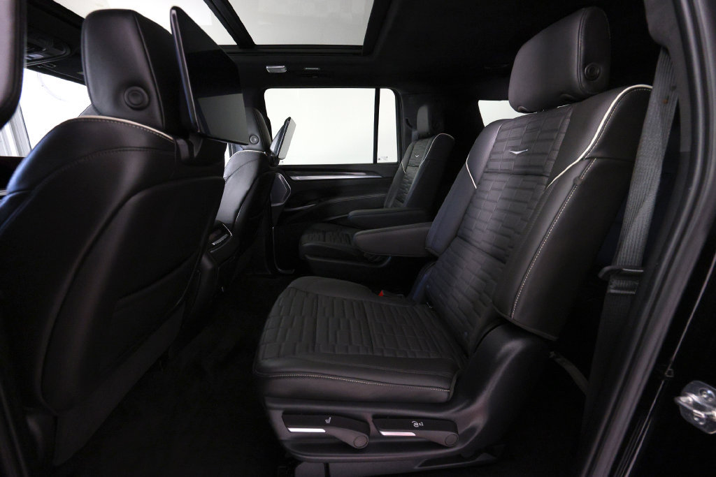 Used 2025 Cadillac Escalade ESV V AWD/4WD image 16