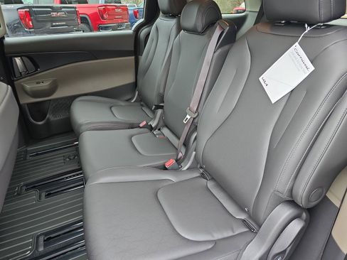 New 2026 Kia Carnival image 15