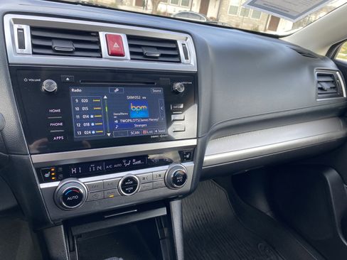 Used 2017 Subaru Outback 2.5i Premium image 11