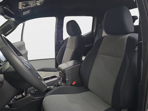 Used 2020 Toyota Tacoma TRD Off-Road image 17