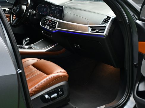 Used 2022 BMW X7 M50i w/ Executive Package image 48