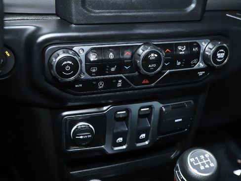 Used 2022 Jeep Wrangler Willys image 24