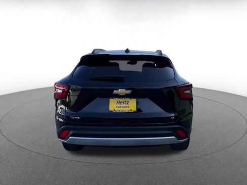 Used 2025 Chevrolet Trax LT FWD image 12