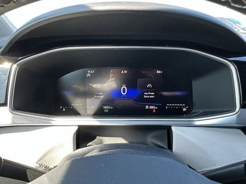 Used 2025 Volkswagen Taos SE w/ Taos MDO Package image 16