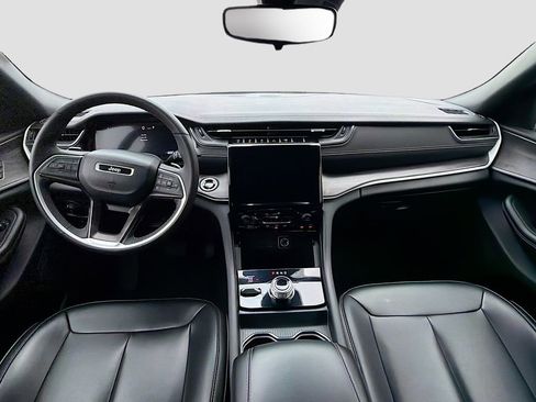 Used 2024 Jeep Grand Cherokee Limited image 17