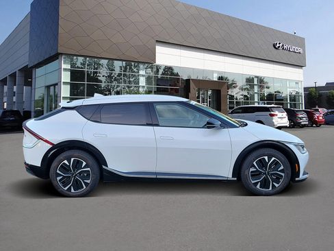 Used 2024 Kia EV6 Wind image 4