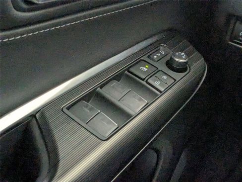 Certified 2024 Toyota Venza XLE AWD/4WD image 14