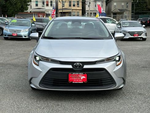 Used 2023 Toyota Corolla LE FWD image 2