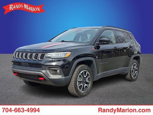 Used 2025 Jeep Compass Trailhawk w/ Trailhawk Elite Group image 1