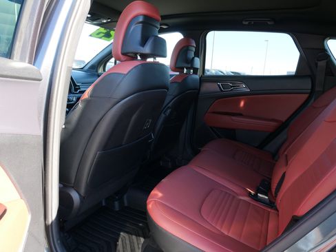 Used 2023 Kia Sportage SX image 15