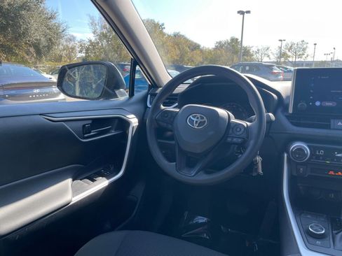 Used 2025 Toyota RAV4 LE image 32
