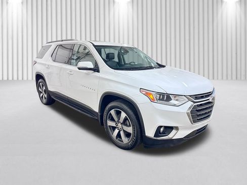 Used 2019 Chevrolet Traverse LT w/ LT Premium Package image 2