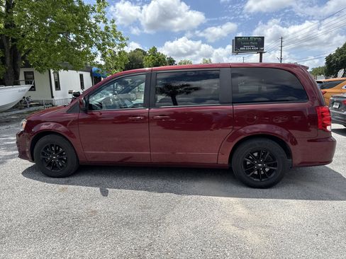 Used 2019 Dodge Grand Caravan GT image 2