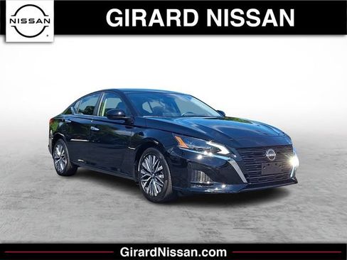 Used 2023 Nissan Altima 2.5 SV w/ SV Premium Package AWD/4WD image 1