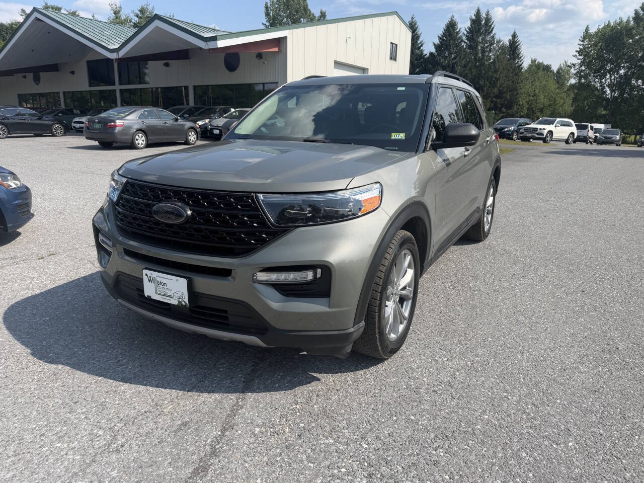 Used 2020 Ford Explorer XLT w/ Equipment Group 202A AWD/4WD image 1