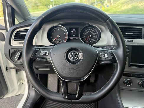 Used 2016 Volkswagen Golf Limited Edition image 16