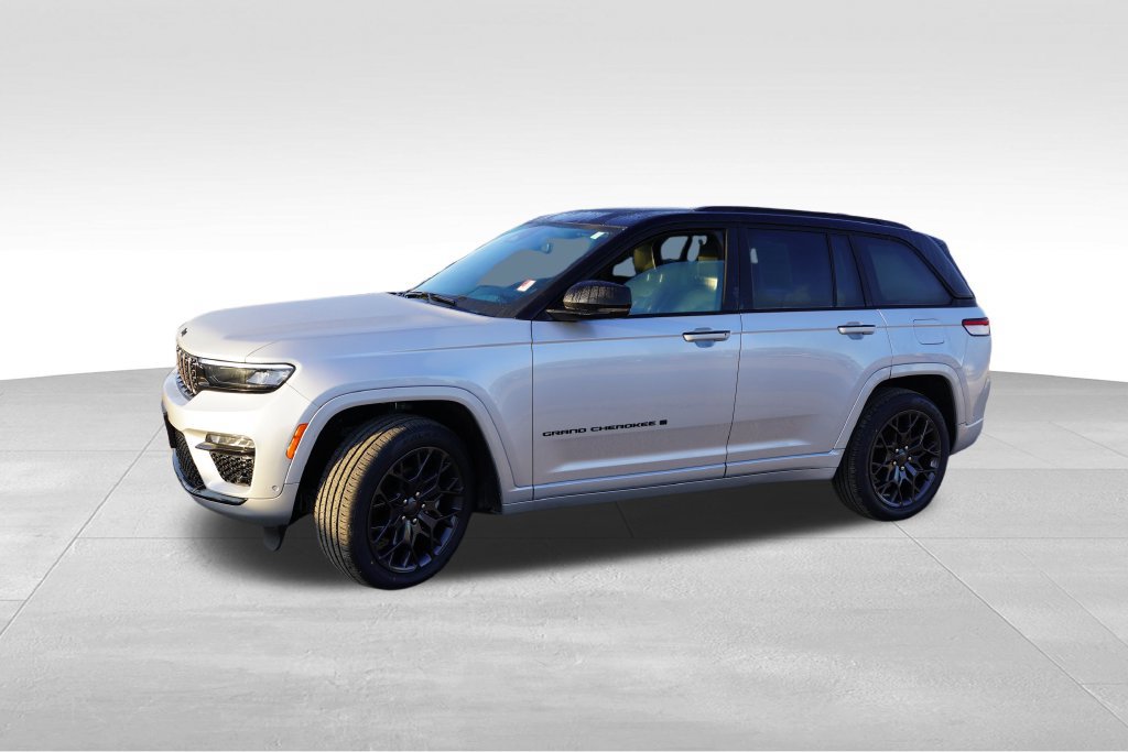 Used 2025 Jeep Grand Cherokee Summit w/ Obsidian Package AWD/4WD image 11