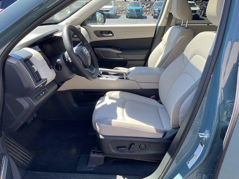 Used 2026 Nissan Pathfinder SL w/ SL Premium Package AWD/4WD image 10
