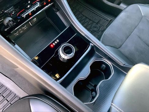 Used 2024 Jeep Grand Cherokee L Altitude AWD/4WD image 17