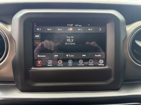 Used 2023 Jeep Gladiator Sport image 27