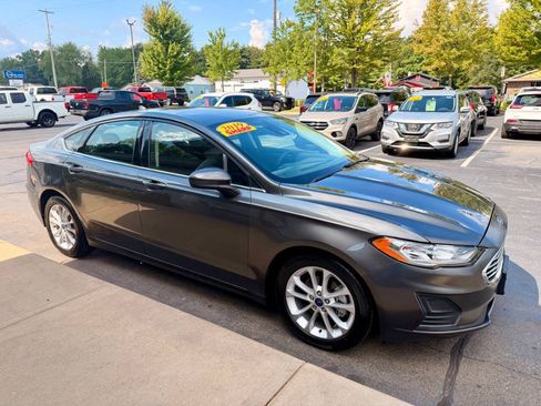 Used 2019 Ford Fusion SE FWD image 2