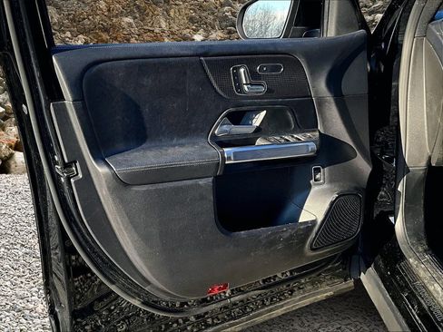 Used 2021 Mercedes-Benz GLB 250 4MATIC image 18