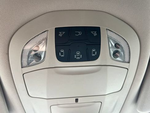 Used 2024 Chrysler Pacifica Touring-L FWD image 30