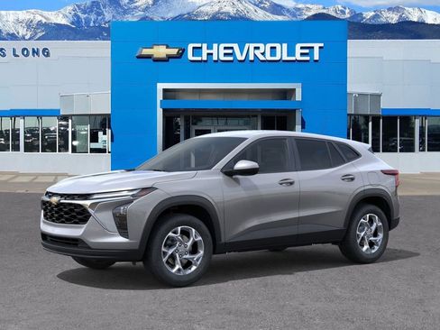 New 2026 Chevrolet Trax LS w/ LS Convenience Package FWD image 2