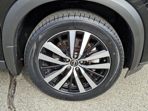 Used 2025 Nissan Pathfinder Platinum AWD/4WD image 9