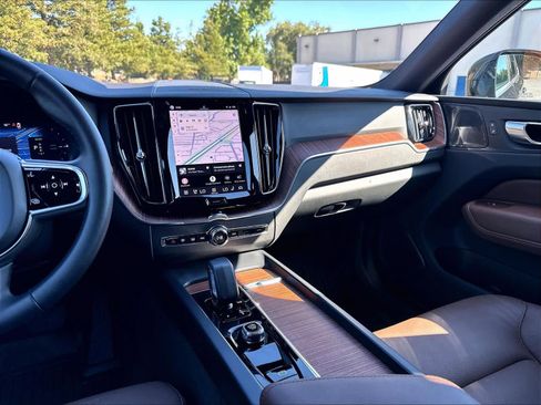 Used 2023 Volvo XC60 T8 Plus AWD/4WD image 9