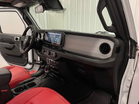 Used 2024 Jeep Wrangler Unlimited w/ Convenience Group AWD/4WD image 47