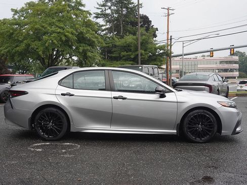 Used 2022 Toyota Camry SE w/ Convenience Package FWD image 15