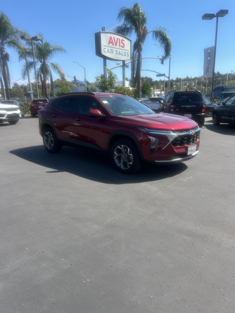 Used 2025 Chevrolet Trax LT w/ LT Convenience Package FWD image 5