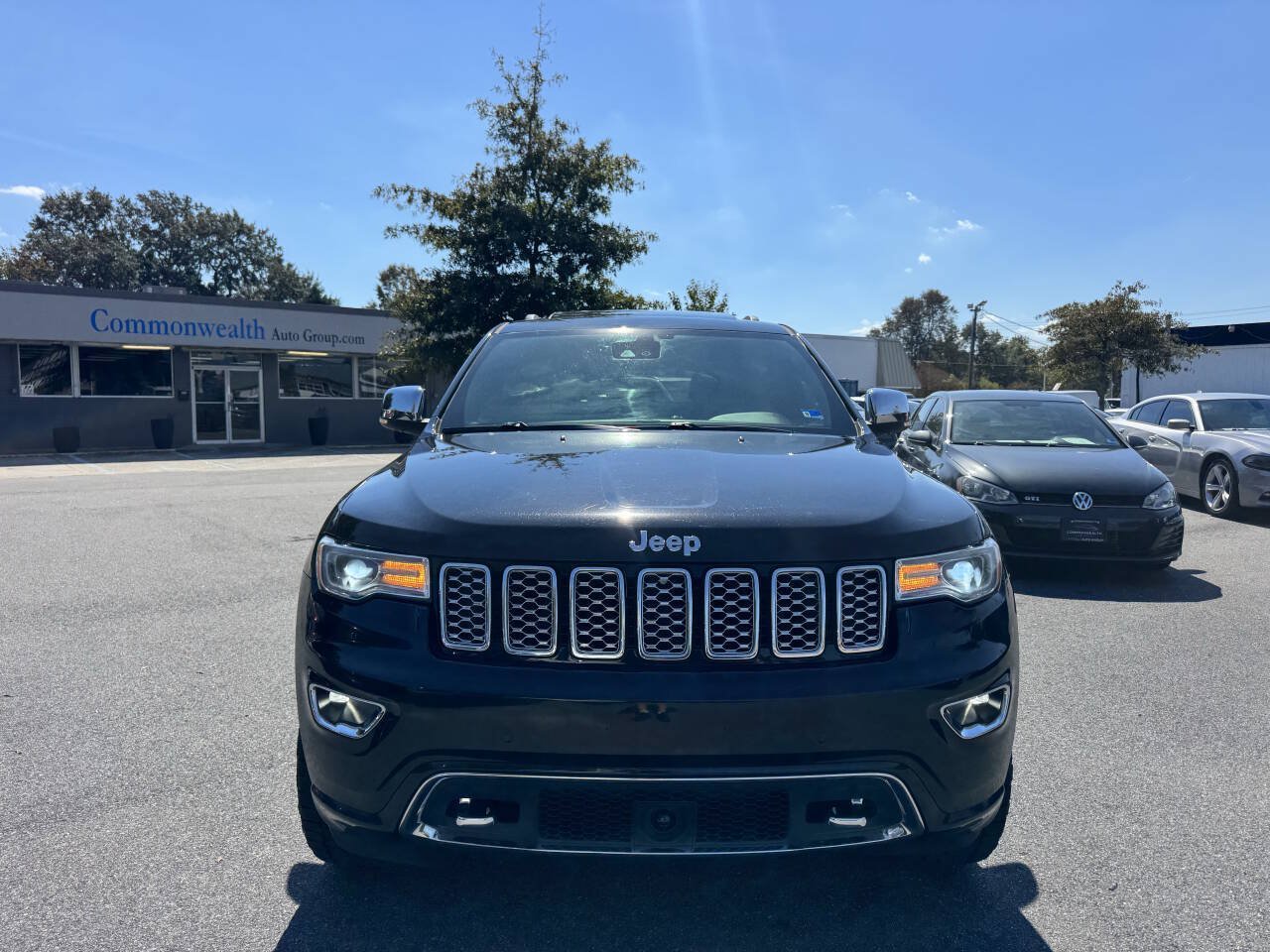 Used 2018 Jeep Grand Cherokee Overland AWD/4WD image 2