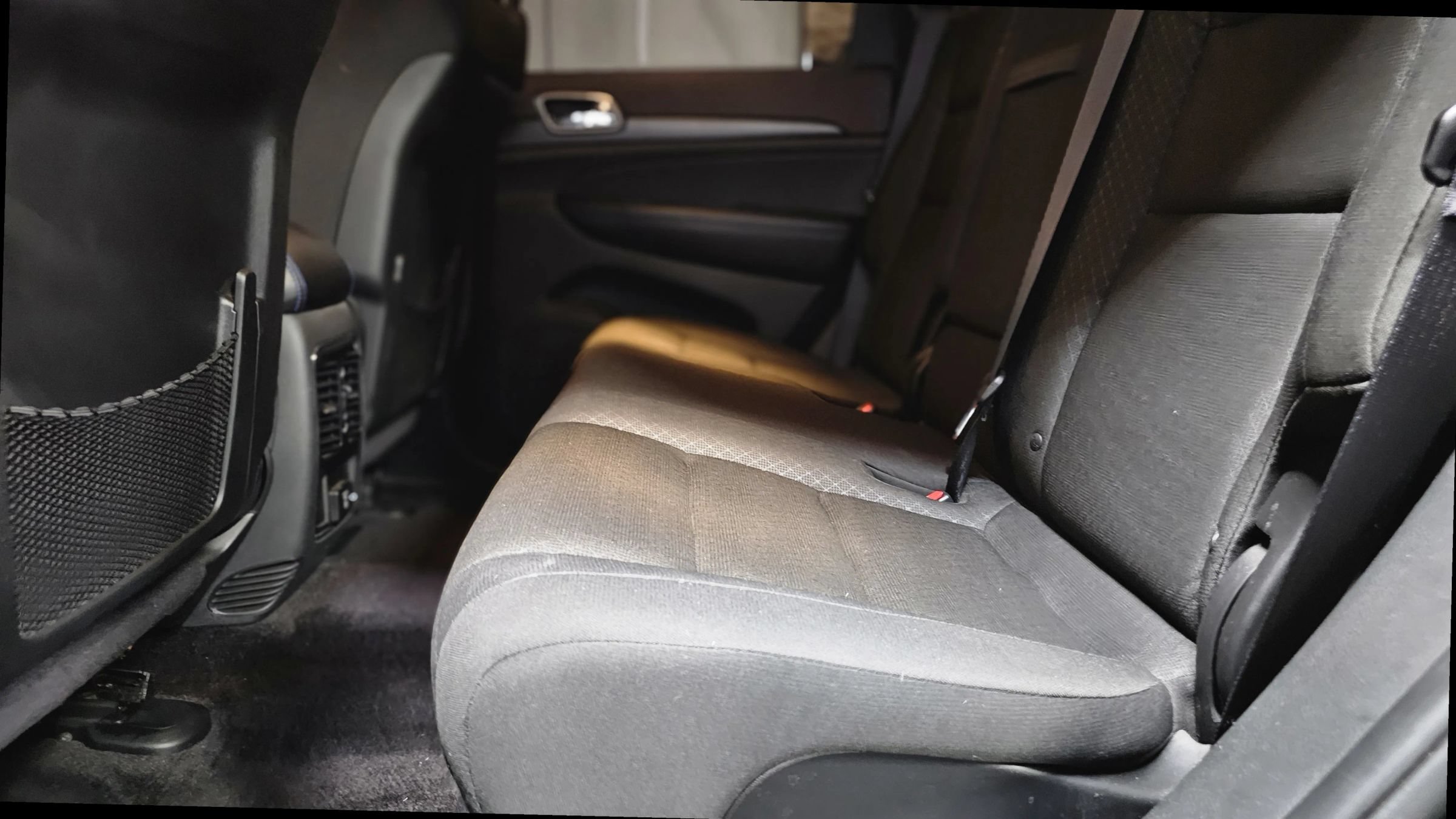 Used 2018 Jeep Grand Cherokee Laredo AWD/4WD image 36