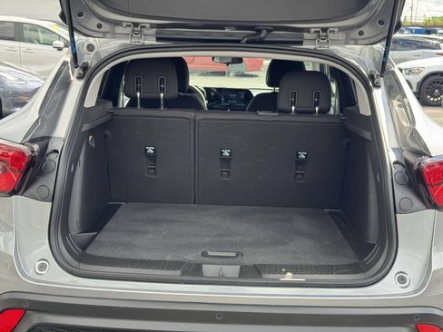 Used 2025 Chevrolet Trax LS w/ LS Convenience Package FWD image 15