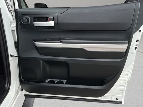 Used 2017 Toyota Tundra SR5 AWD/4WD image 11