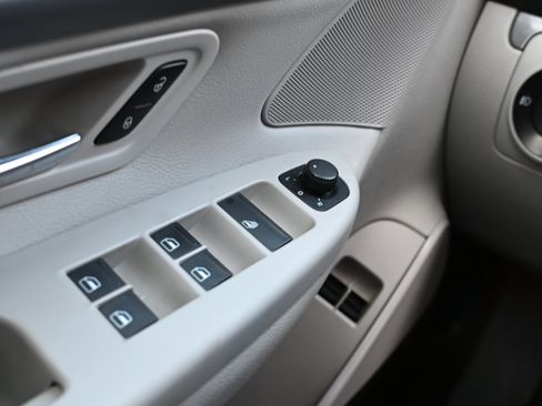 Used 2007 Volkswagen Eos 2.0T image 17